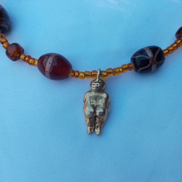 Beaded Venus of Willendorf fertility goddess necklace - Picture 3 of 5